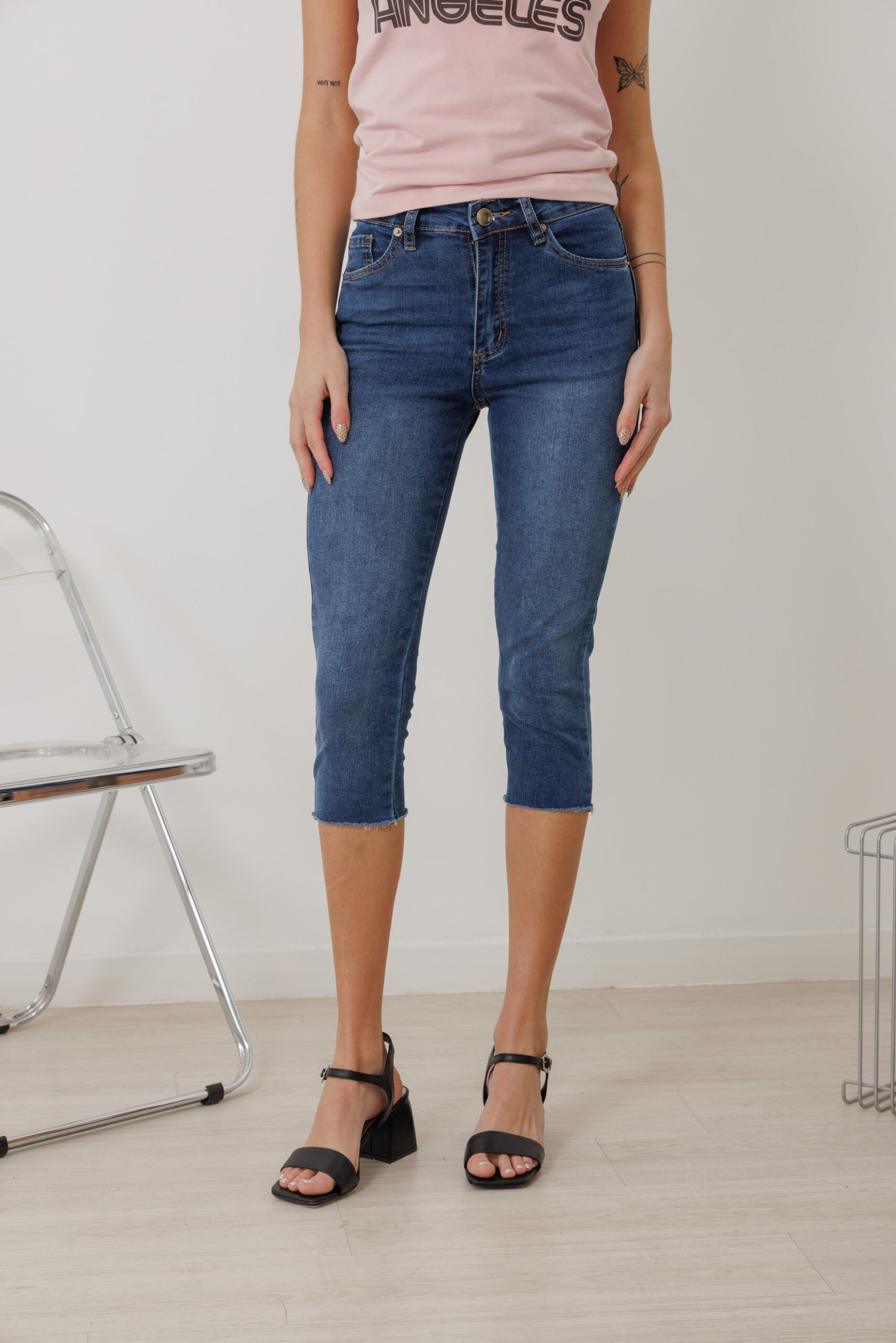 JEANS CAPRI ELASTIZADO OUT - A226220051
